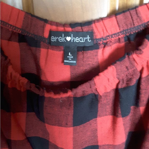 DEREK HEART Buffalo plaid top - Picture 2 of 3